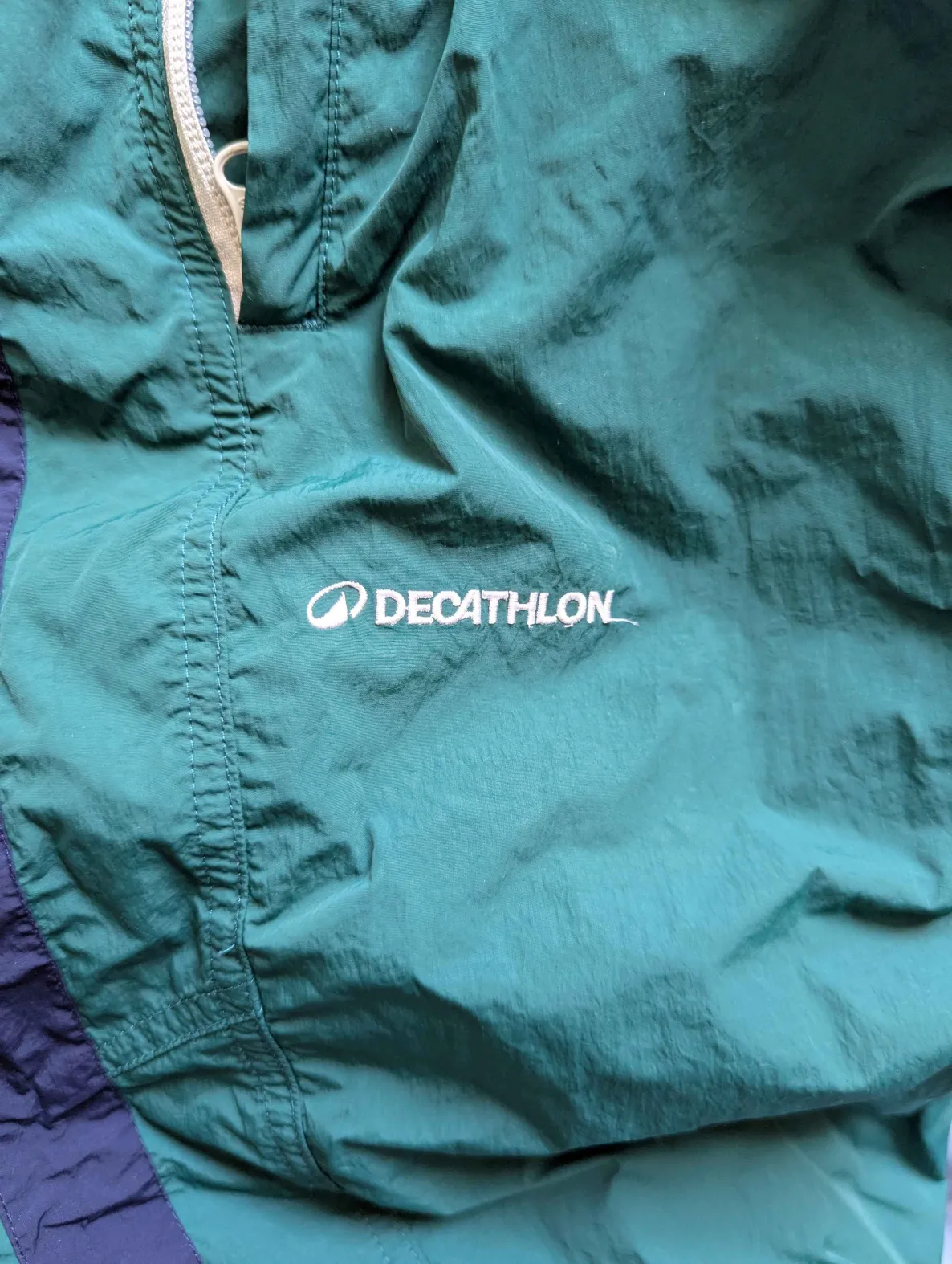 couture Decathlon décousue d'un pantalon