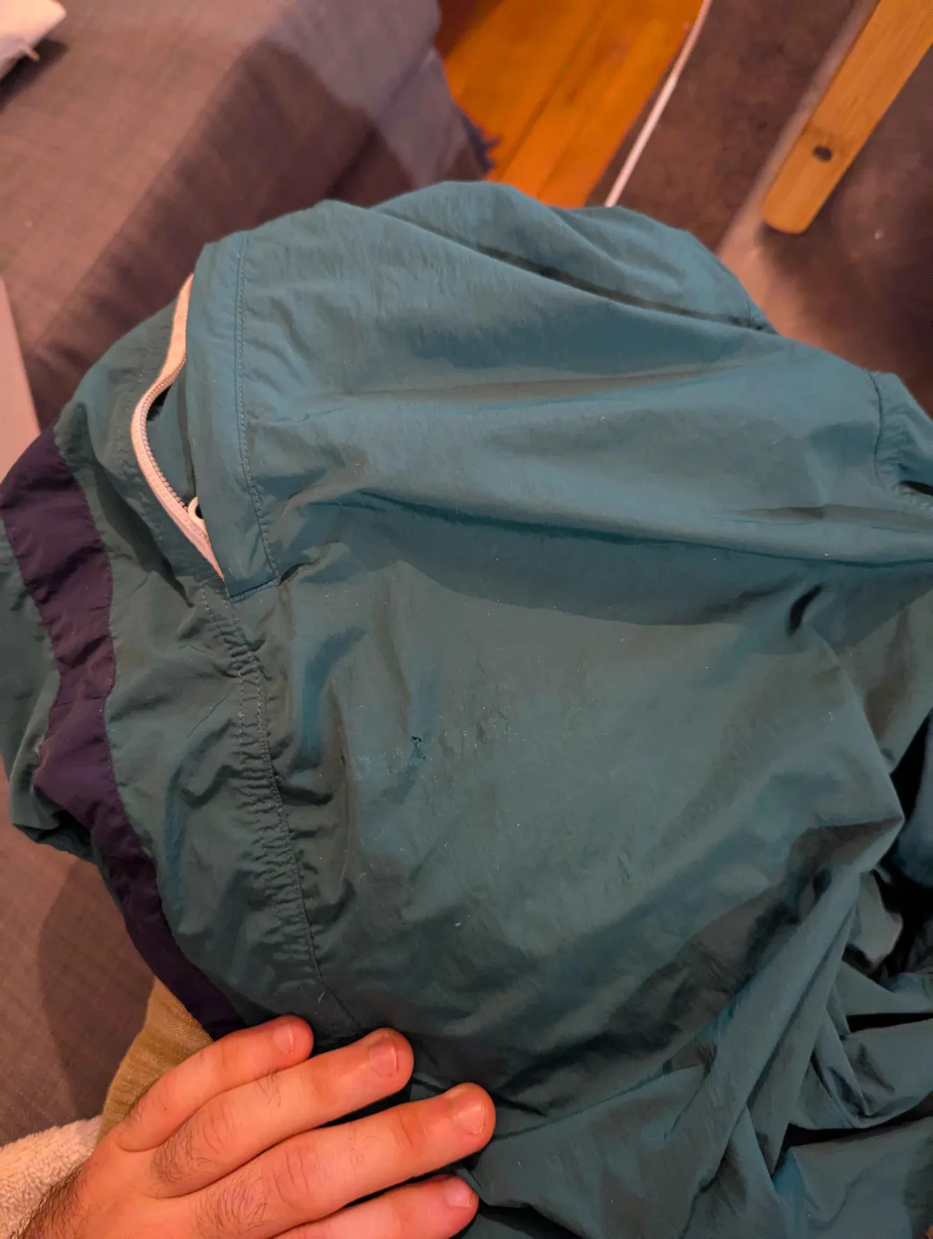 couture Decathlon décousue d'un pantalon
